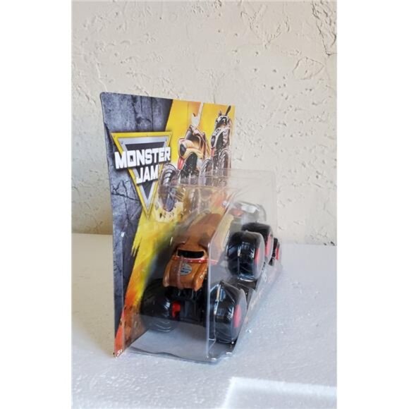Monster Jam Monster Mutt vs Monster Mutt Dalmatian – 2-Pack Die-Cast Trucks Toys - Picture 4 of 7